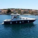 アパート Sajkovic ウグリャン